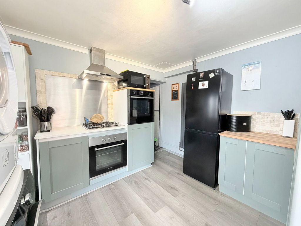 Property photo 2 of 34