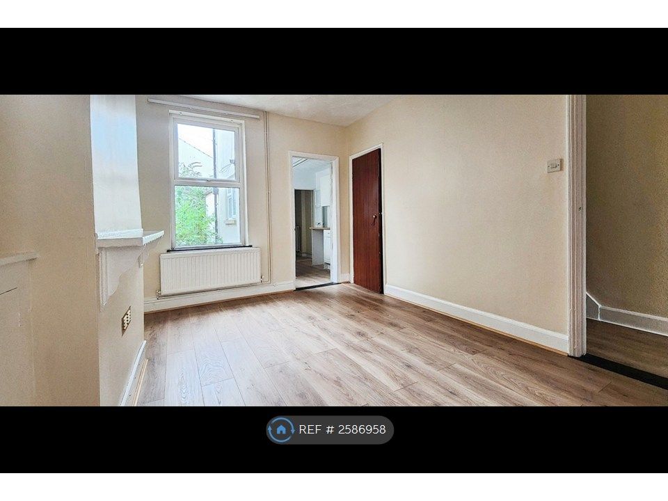 Property photo 3 of 12 Dinning Room