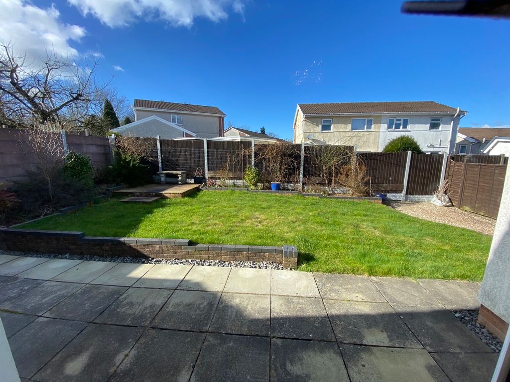 Property photo 2 of 11 Garden