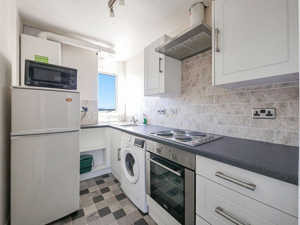 Property photo 3 of 9 Kitchen