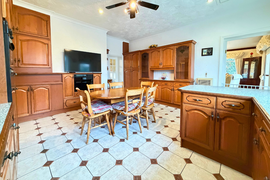 Property photo 2 of 25