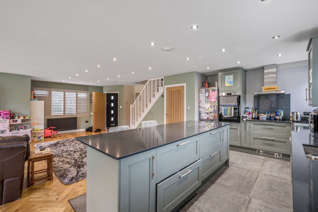 Property photo 2 of 9 Kitchen