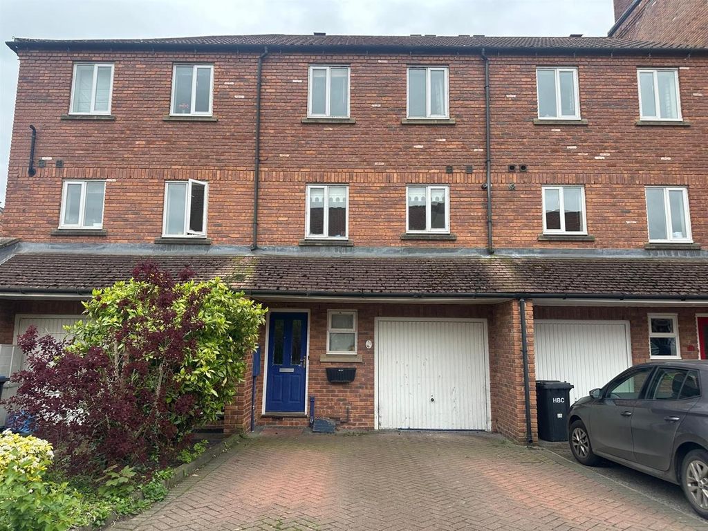 Property photo 1 of 11 33 Waterside.Jpg