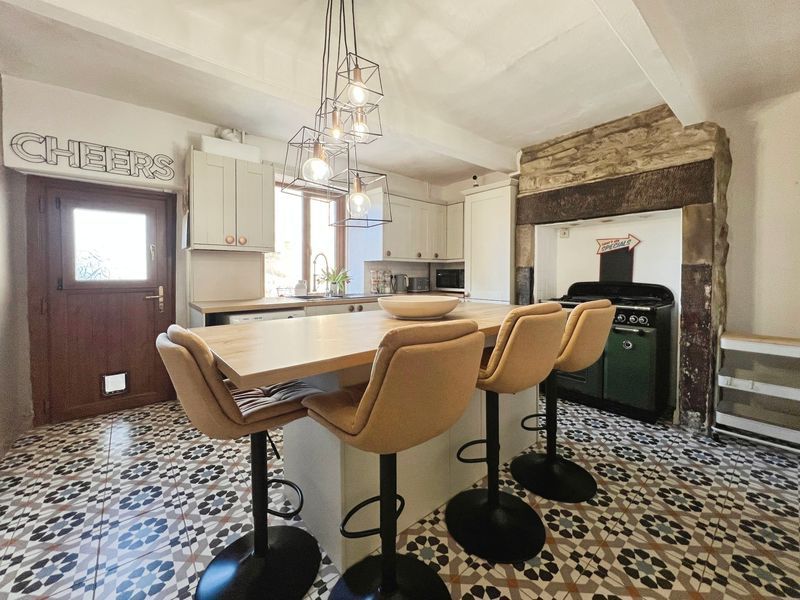 Property photo 3 of 16 Kitchen