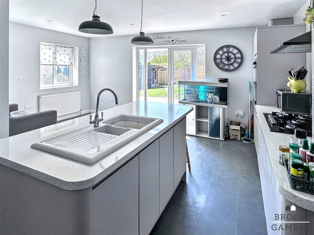 Property photo 3 of 17 01323 438506