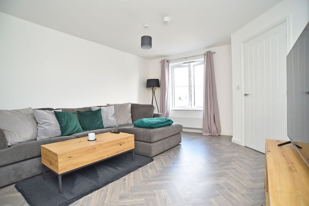 Property photo 2 of 12