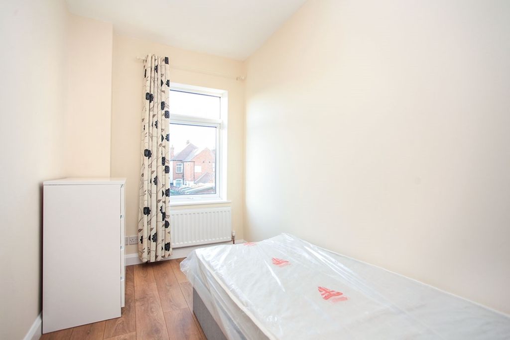 Property photo 3 of 6 Room 4