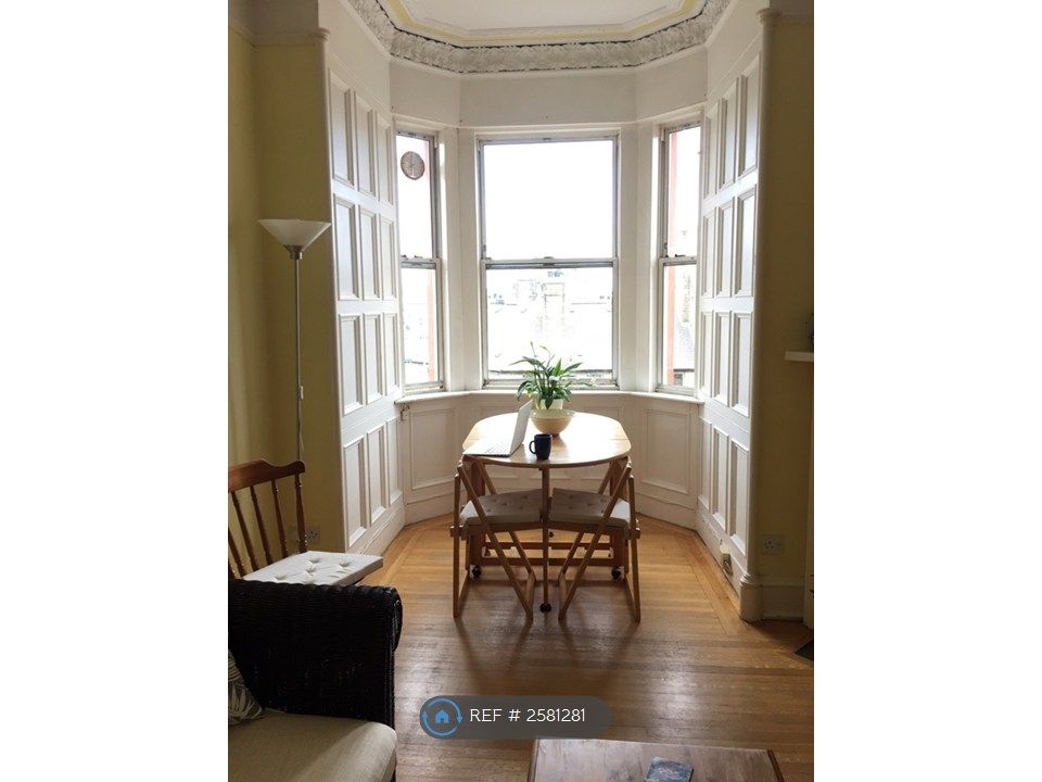 Property photo 1 of 11 Living Room