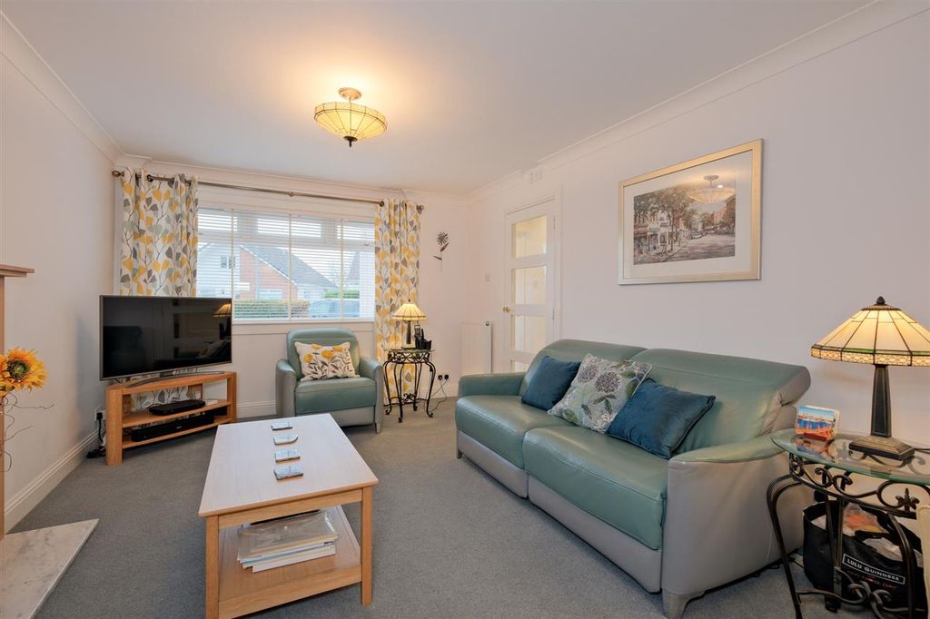 Property photo 2 of 27 Lounge