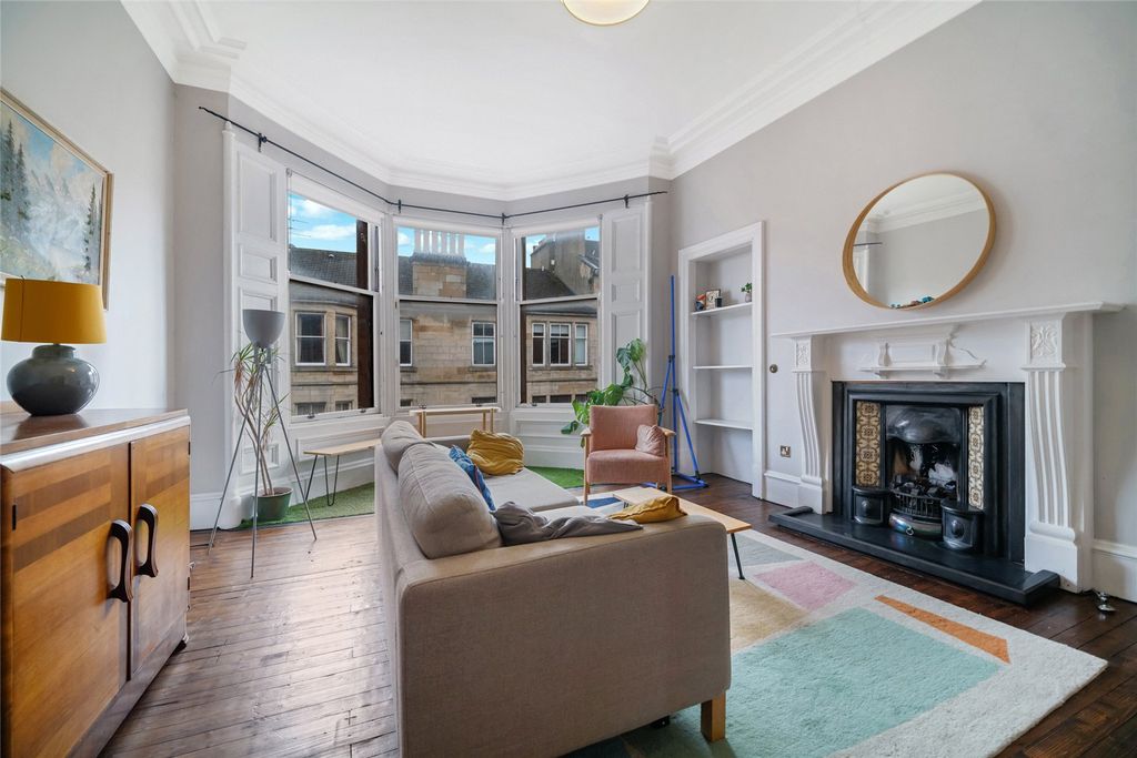 Property photo 2 of 18 Living Room