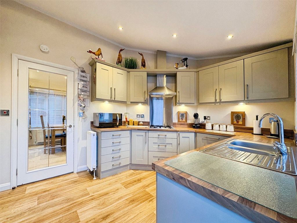 Property photo 2 of 23 Picture No. 25