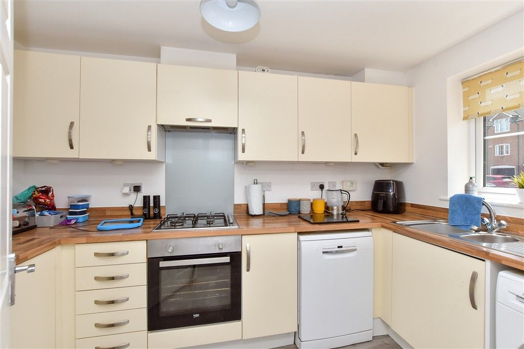 Property photo 3 of 11 Kitchen