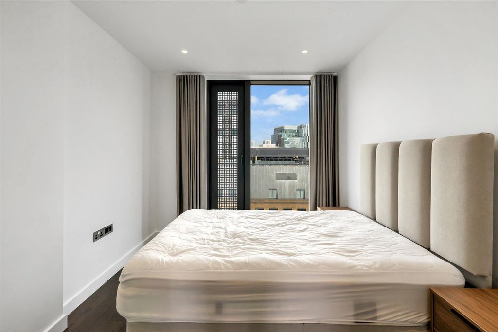 Property photo 1 of 31