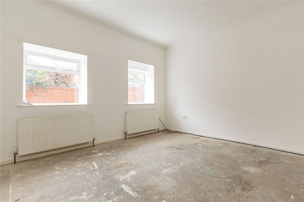 Property photo 2 of 11 Lounge