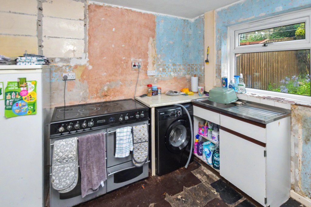 Property photo 3 of 11 Kitchen