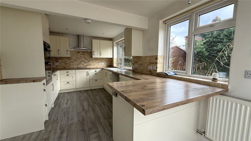 Property photo 3 of 9 Kitchen/Breakfast Rm