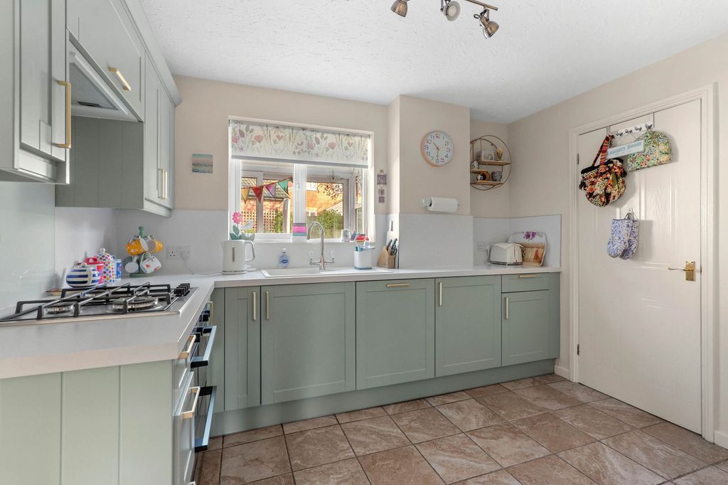 Property photo 3 of 16