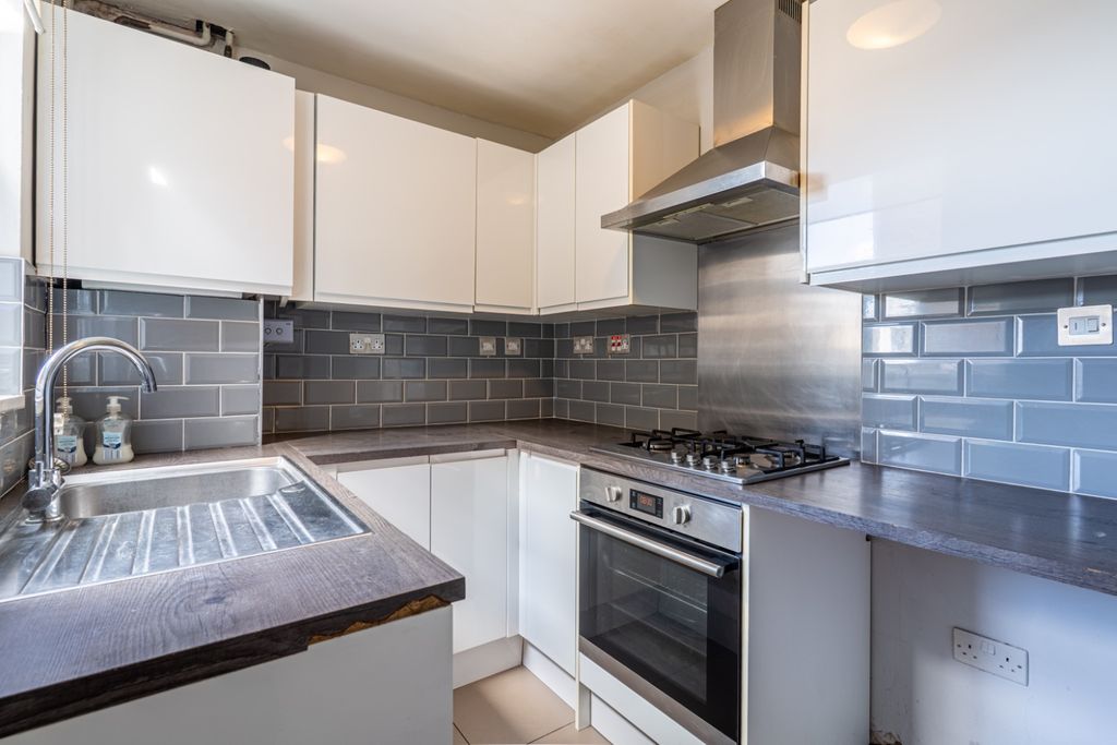 Property photo 2 of 16 5230652