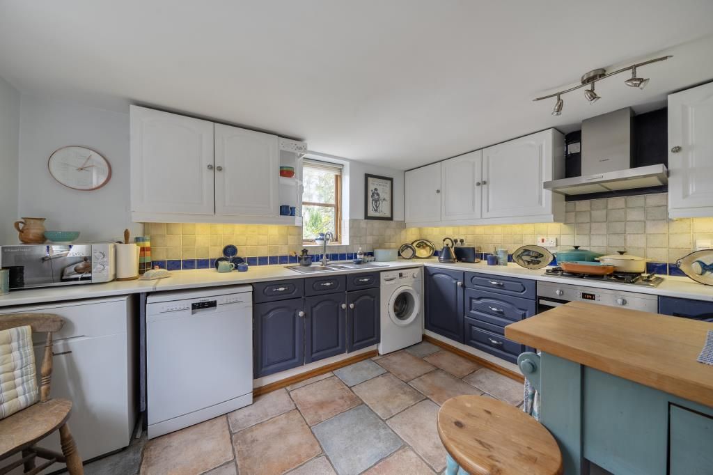 Property photo 3 of 28 Kitchen