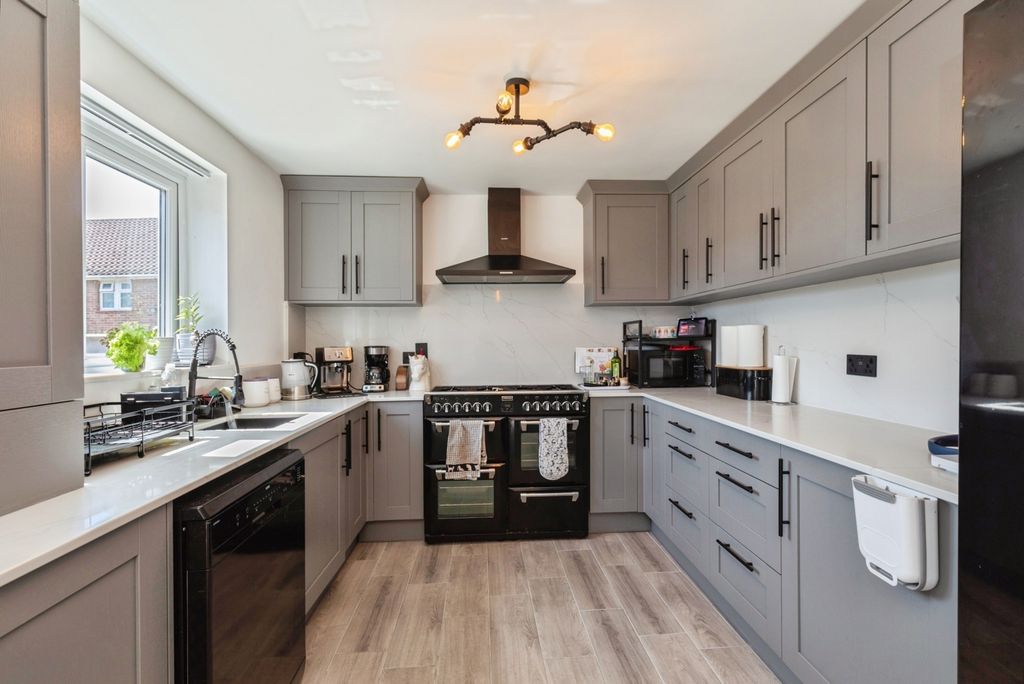 Property photo 1 of 20 Pbox-Img.Jpg