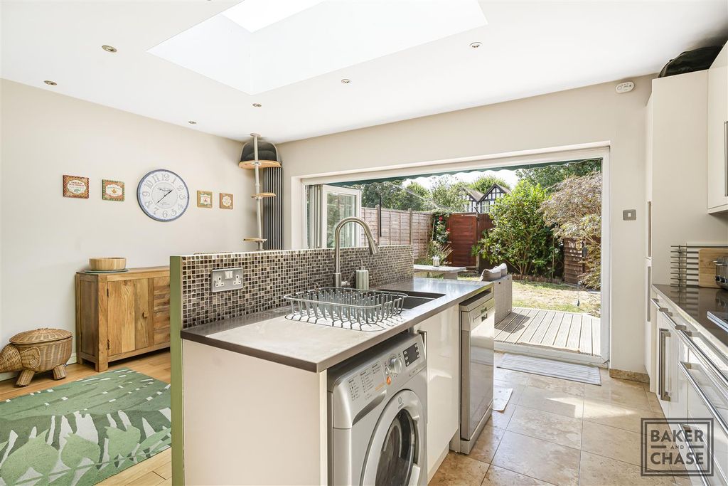 Property photo 1 of 32 Kitchen/Diner