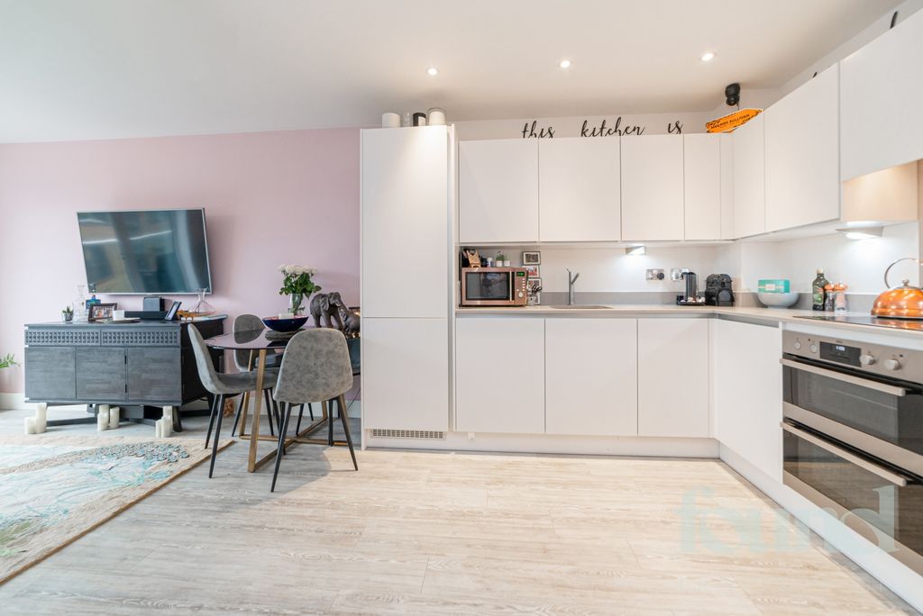 Property photo 3 of 12 Photo 5