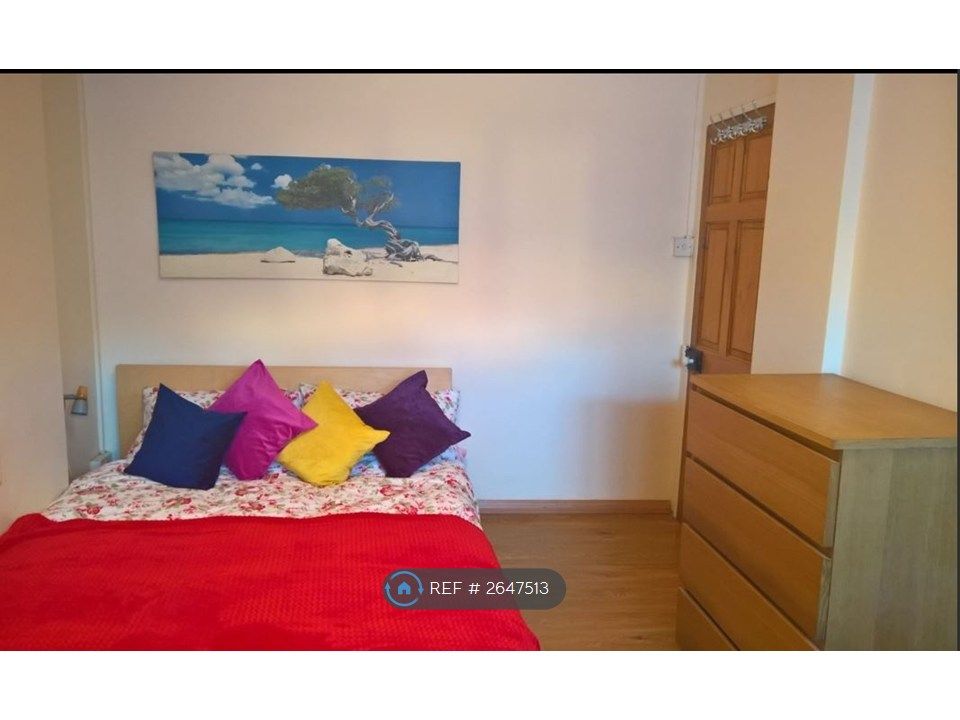 Property photo 1 of 6 Large Double Bed Room Fully Furnished