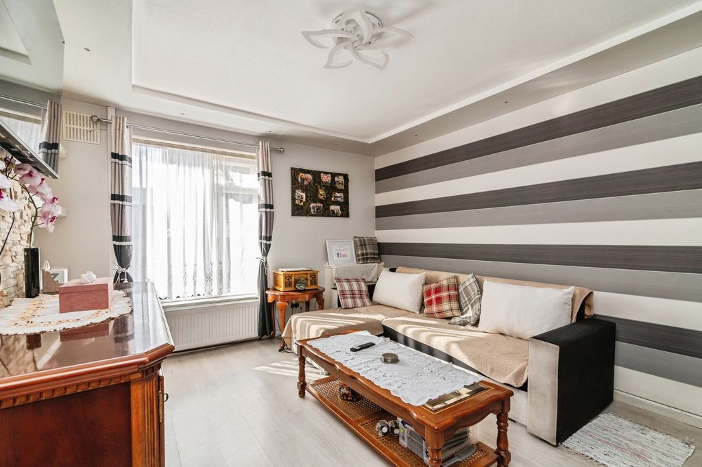 Property photo 3 of 16 Pbox-Img.Jpg