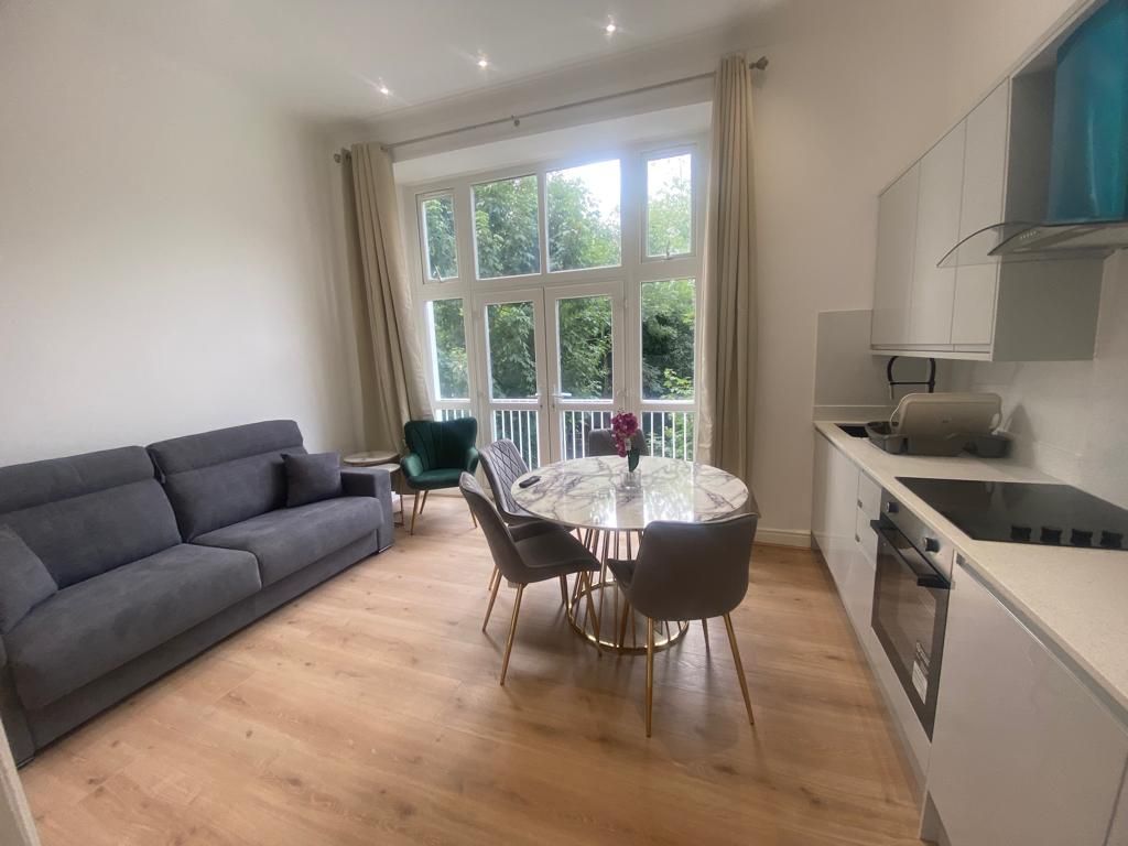 Property photo 2 of 7 Living / Kitchen