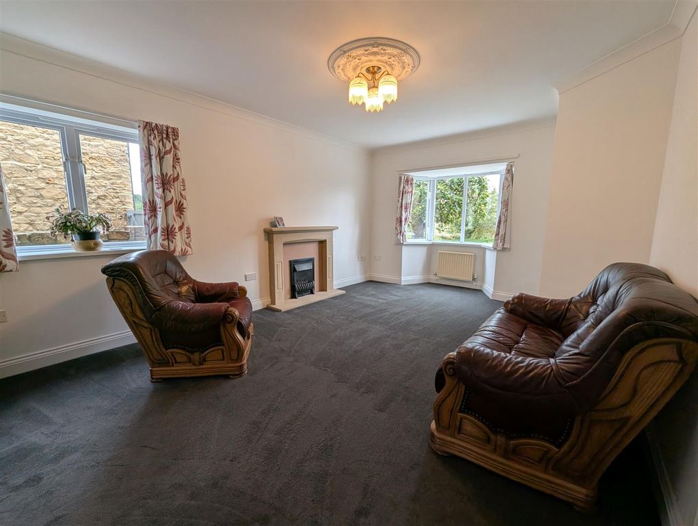 Property photo 2 of 18 Lounge