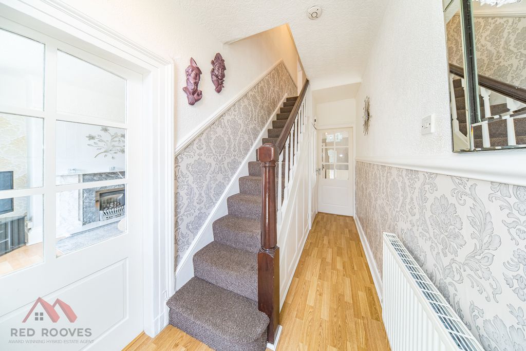 Property photo 2 of 48 Hallway