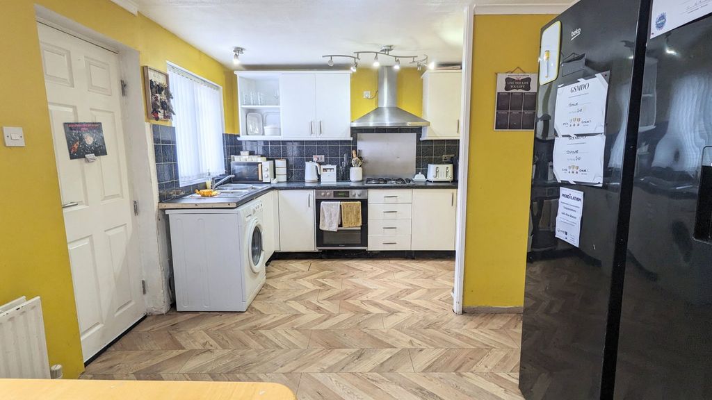 Property photo 2 of 18