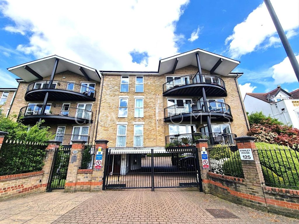 Property photo 2 of 16 657F7115-3870-4E7F-A5A8-6F27E00d0194.Jpg