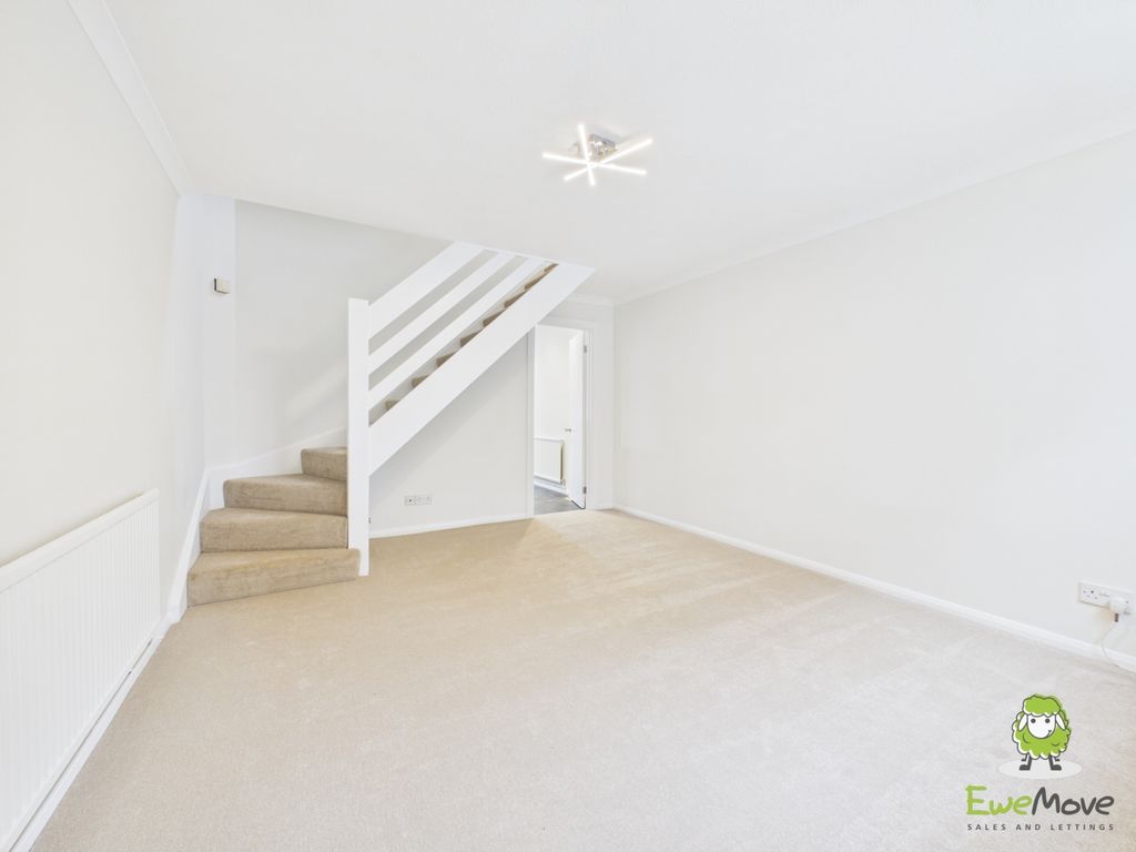Property photo 2 of 15 Ewemove Estate Agents Basingstoke