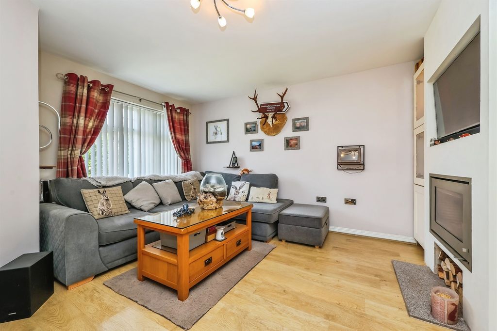 Property photo 3 of 19