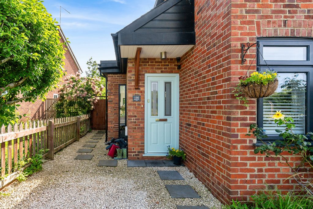 Property photo 2 of 31