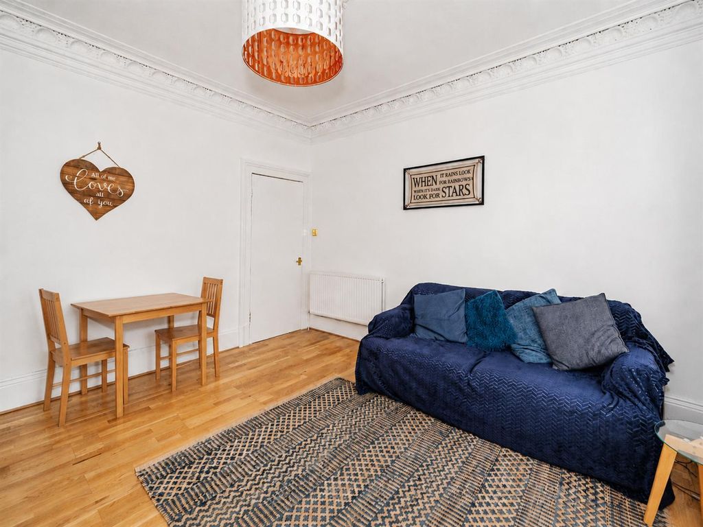 Property photo 3 of 12 1L 182 Strathmartine Road Dundee-3.Jpg