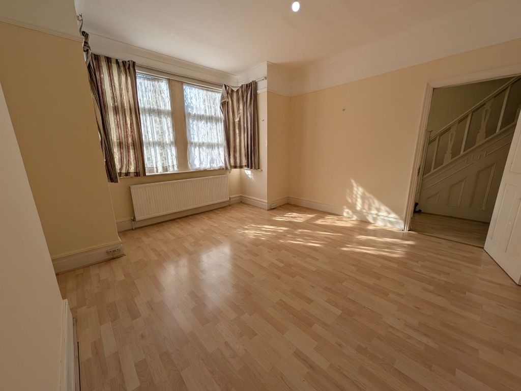 Property photo 2 of 25