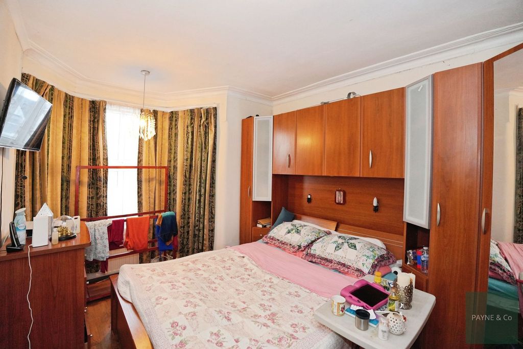 Property photo 3 of 18