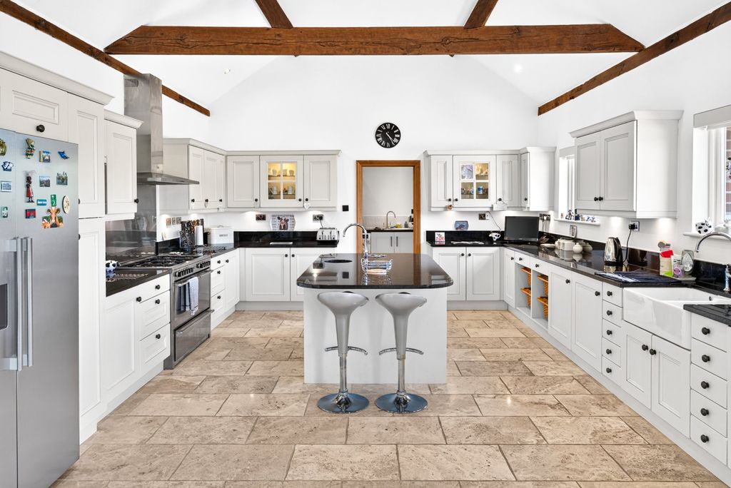 Property photo 3 of 27 Kitchen