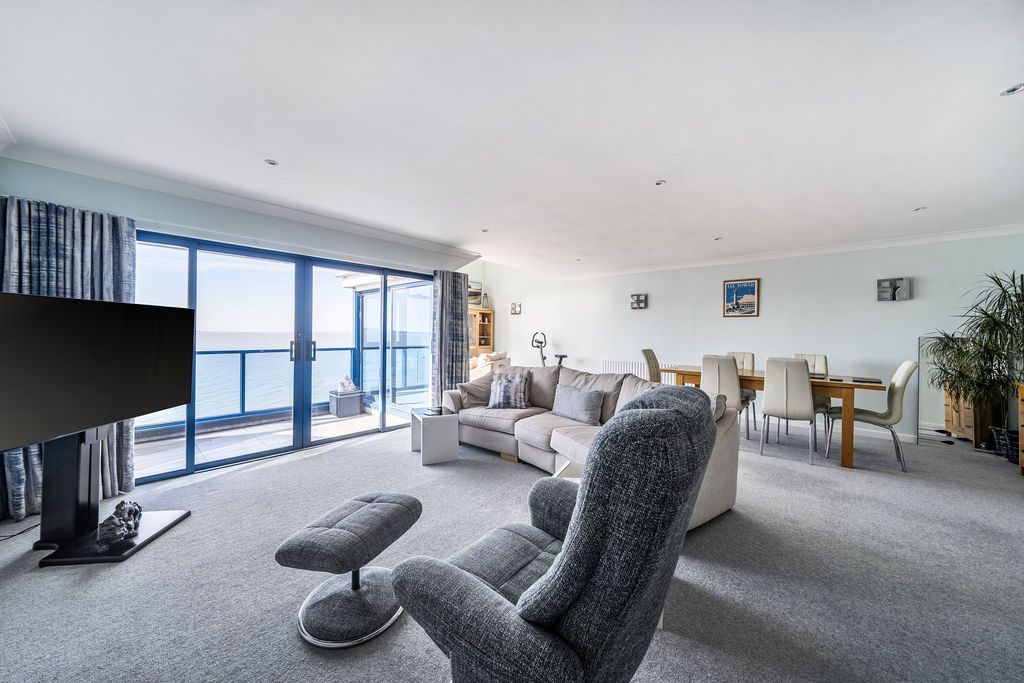 Property photo 3 of 21 Open Plan Lounge/Dining Room