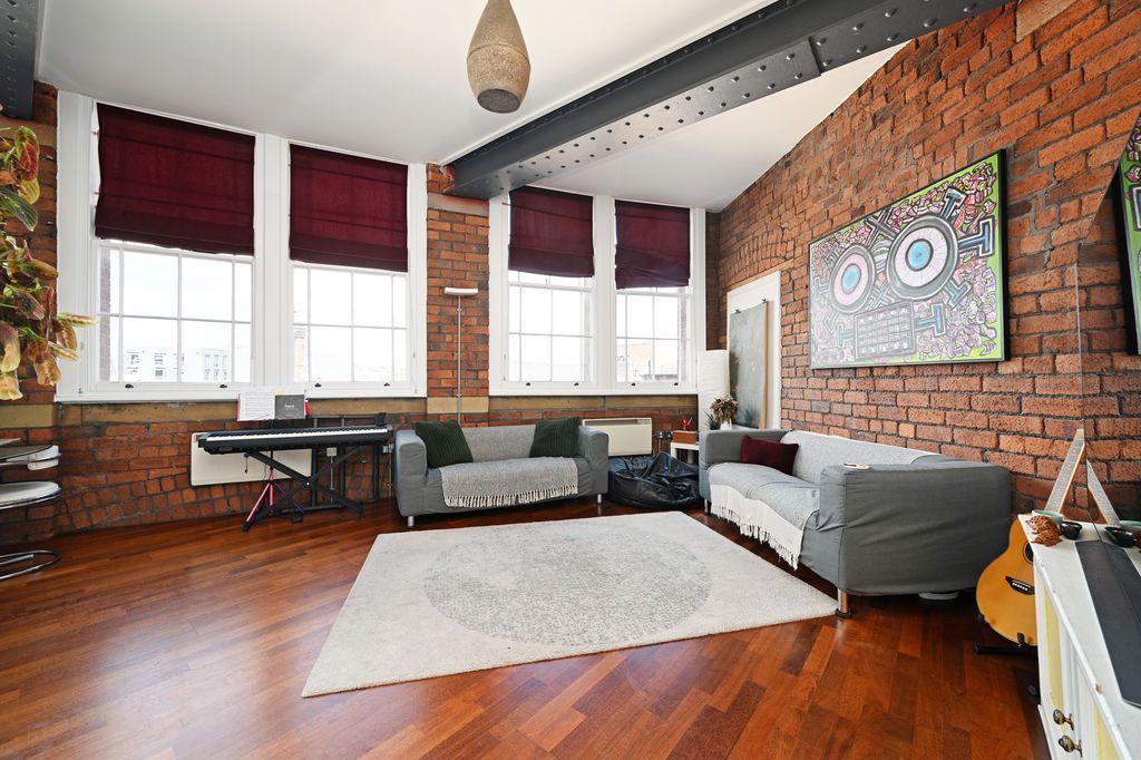 Property photo 1 of 19 Living Room