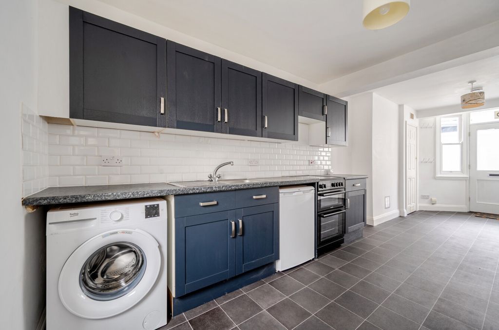 Property photo 2 of 17 Kitchen