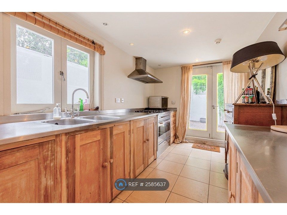 Property photo 2 of 35
