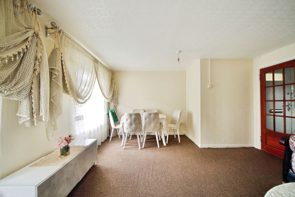 Property photo 3 of 18 Photo