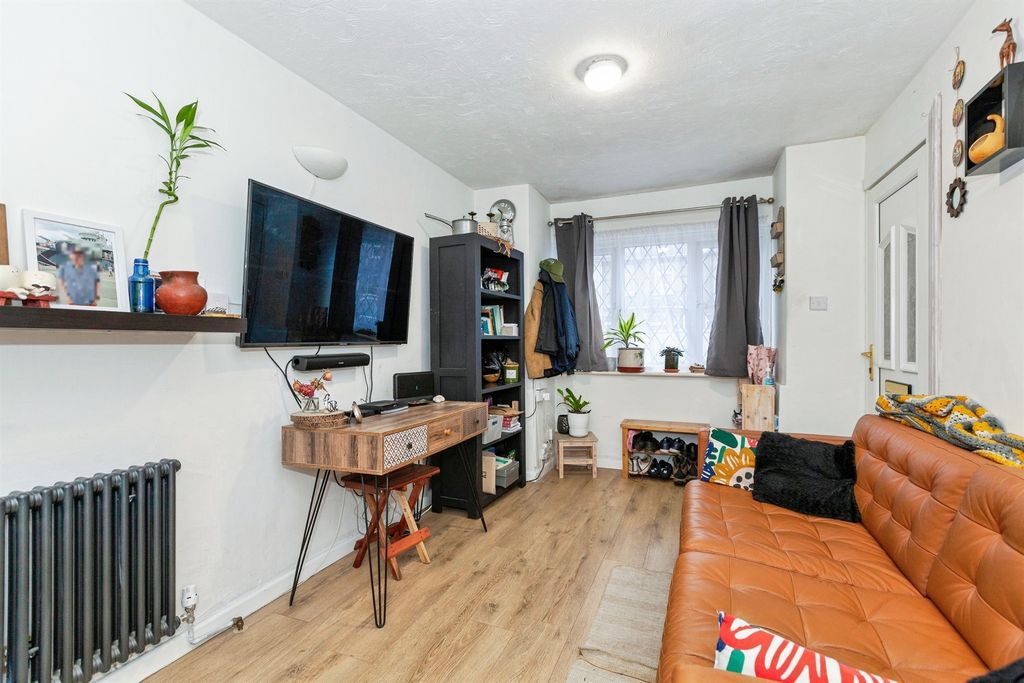 Property photo 2 of 18