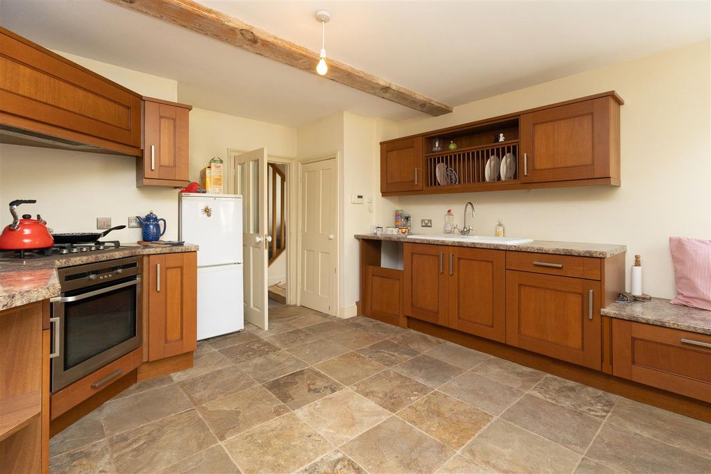 Property photo 3 of 23 Kitchen