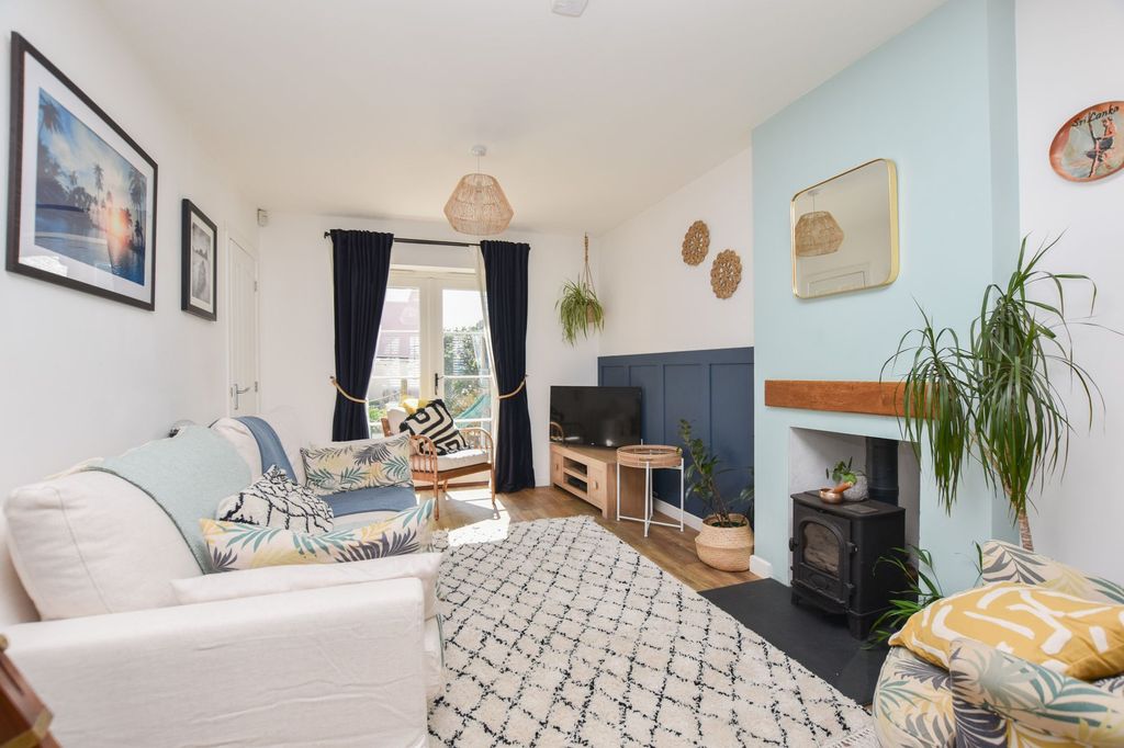 Property photo 2 of 26 Living Room