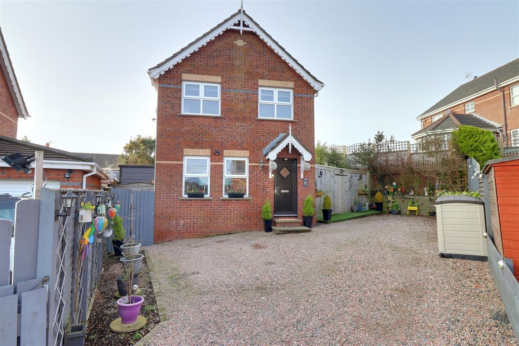 Property photo 1 of 18 Entrance