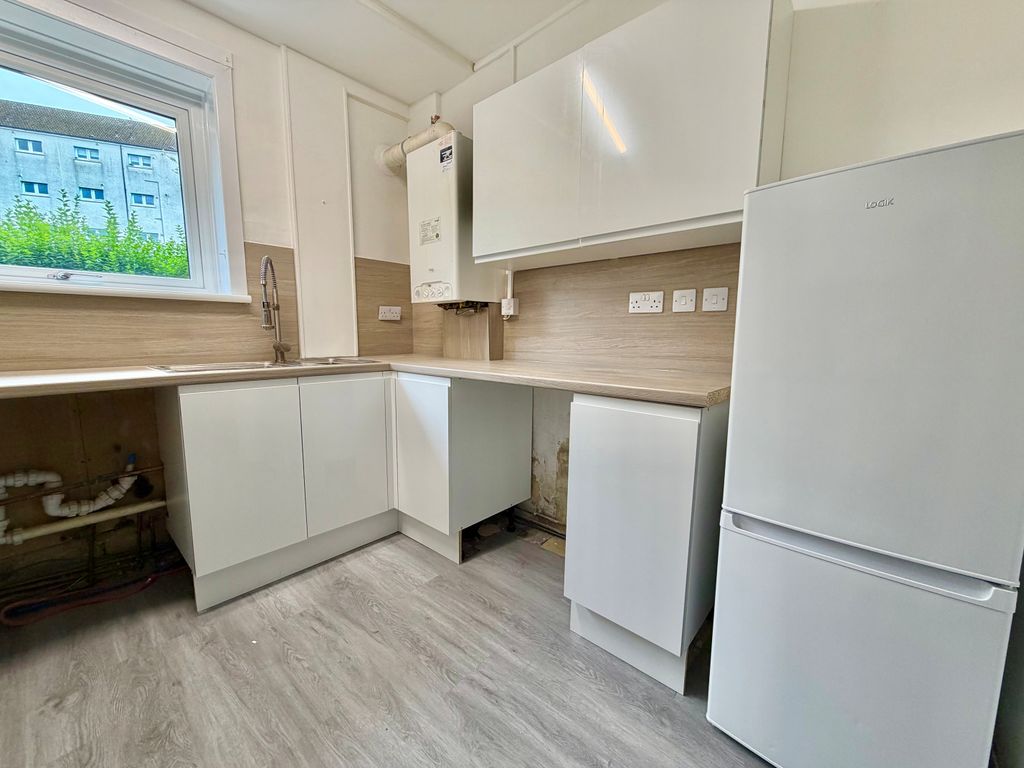 Property photo 3 of 7 Kitchen